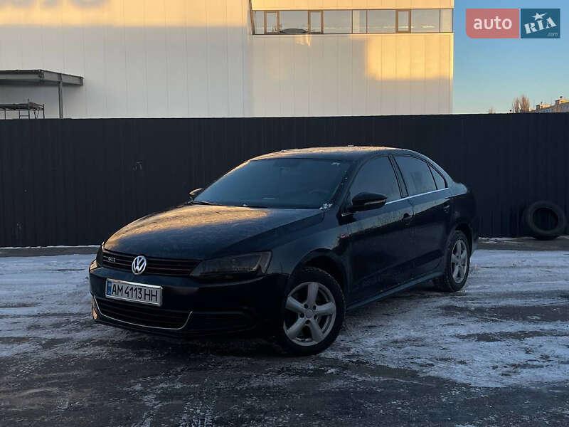 Седан Volkswagen Jetta 2012 в 