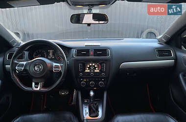 Седан Volkswagen Jetta 2012 в 