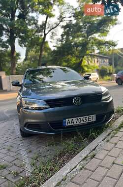 Седан Volkswagen Jetta 2013 в Києві