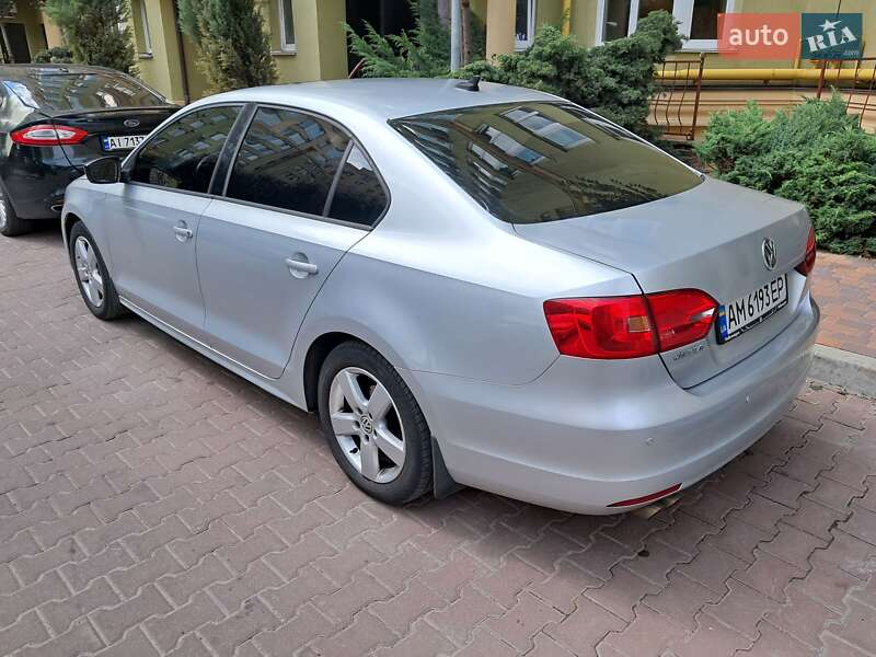 Седан Volkswagen Jetta 2012 в Софиевской Борщаговке