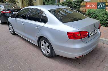 Седан Volkswagen Jetta 2012 в 