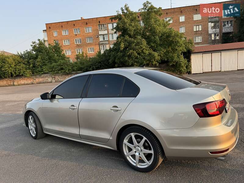 Седан Volkswagen Jetta 2015 в Тульчині