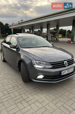 Седан Volkswagen Jetta 2013 в 