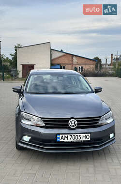 Седан Volkswagen Jetta 2013 в 