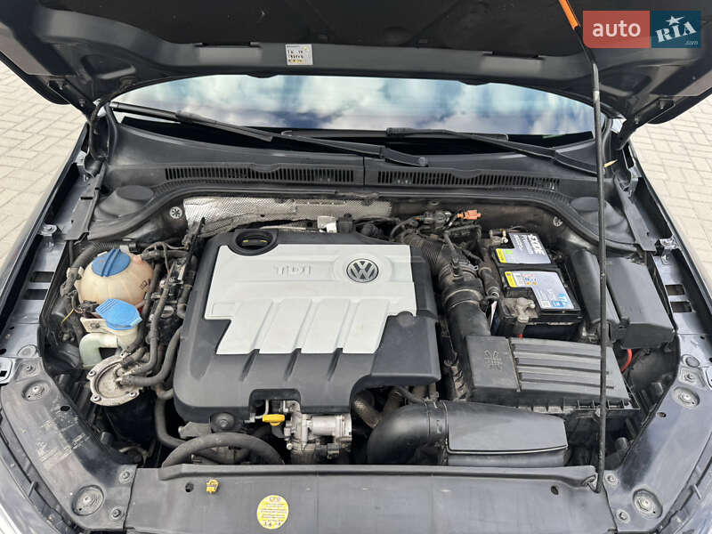 Седан Volkswagen Jetta 2013 в Житомире