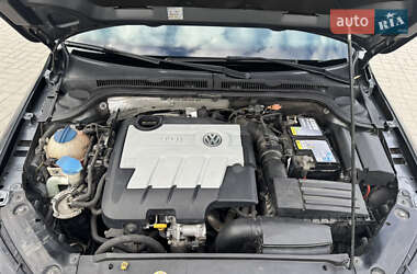 Седан Volkswagen Jetta 2013 в 
