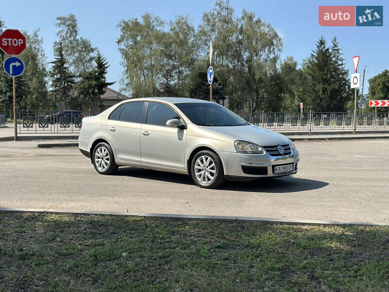 Седан Volkswagen Jetta 2010 в Первомайске