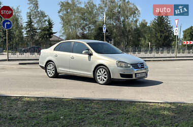 Седан Volkswagen Jetta 2010 в 