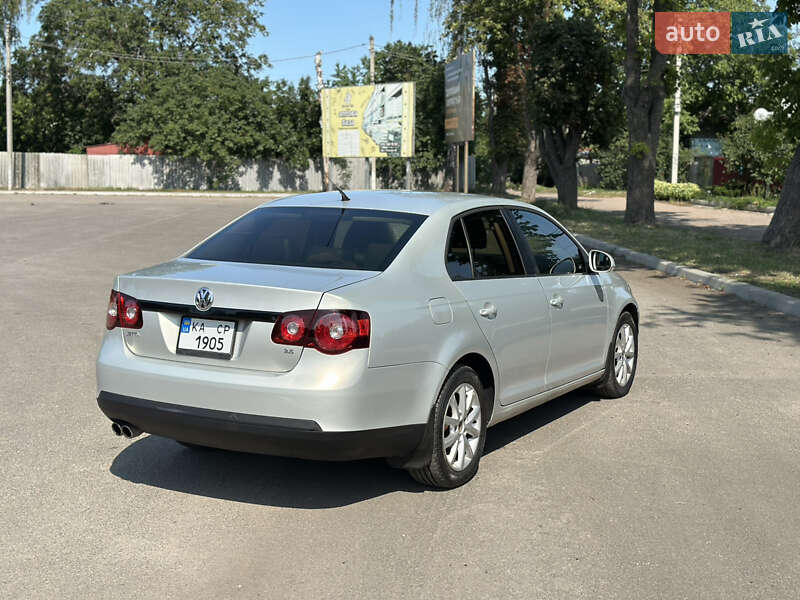 Седан Volkswagen Jetta 2010 в Первомайске
