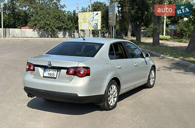 Седан Volkswagen Jetta 2010 в 