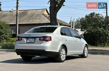 Седан Volkswagen Jetta 2010 в 