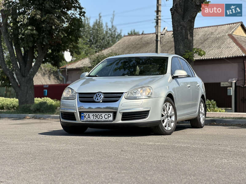 Седан Volkswagen Jetta 2010 в Первомайске