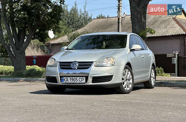 Седан Volkswagen Jetta 2010 в 