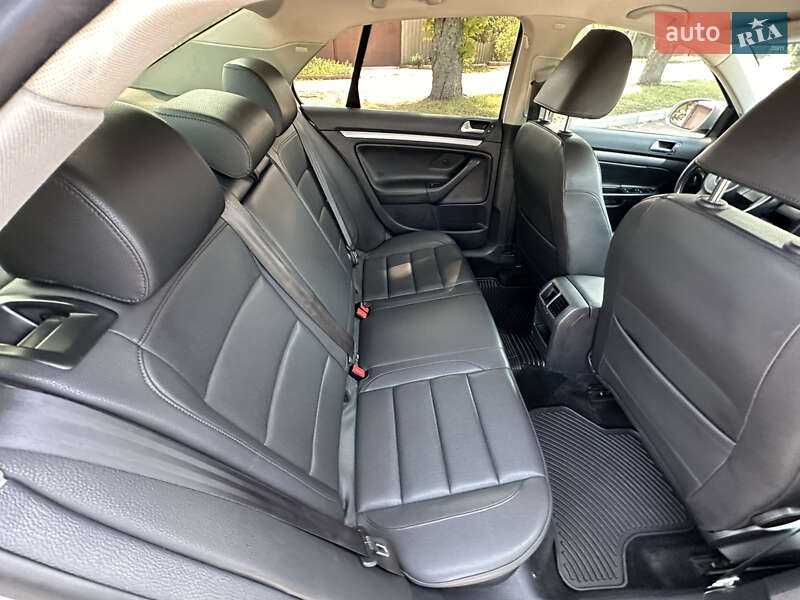 Седан Volkswagen Jetta 2010 в Первомайске