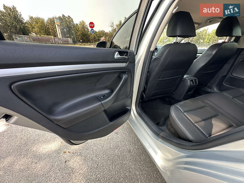 Седан Volkswagen Jetta 2010 в Первомайске