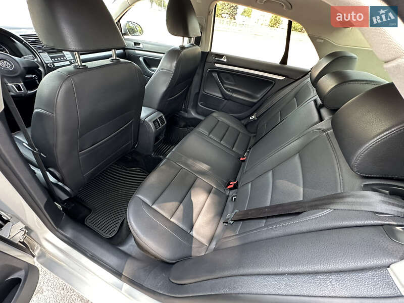 Седан Volkswagen Jetta 2010 в Первомайске