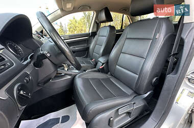 Седан Volkswagen Jetta 2010 в 