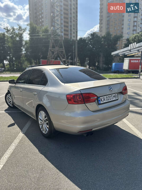Седан Volkswagen Jetta 2012 в Києві