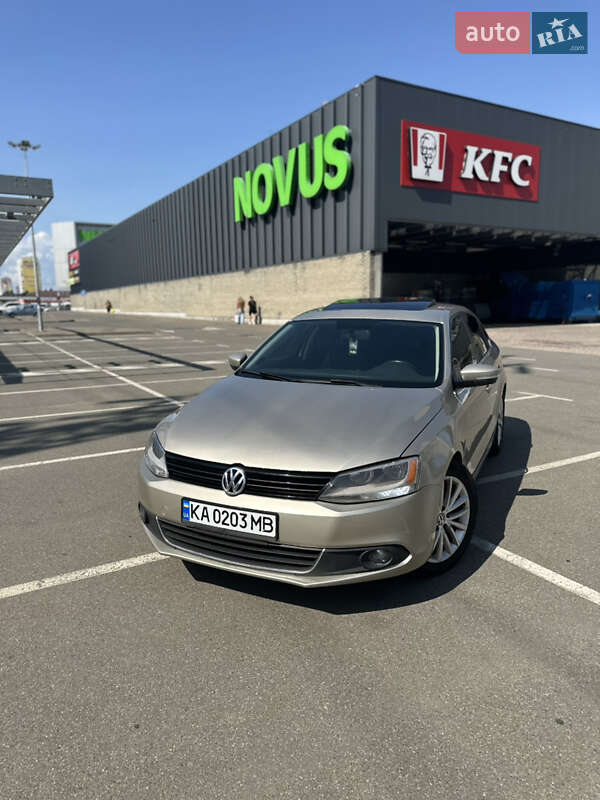 Седан Volkswagen Jetta 2012 в Києві