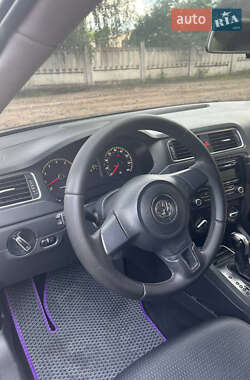 Седан Volkswagen Jetta 2010 в 