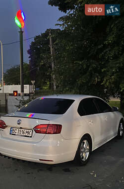 Седан Volkswagen Jetta 2014 в Львові