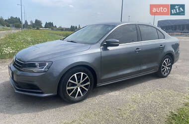 Седан Volkswagen Jetta 2016 в Львові