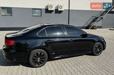 Седан Volkswagen Jetta 2011 в 