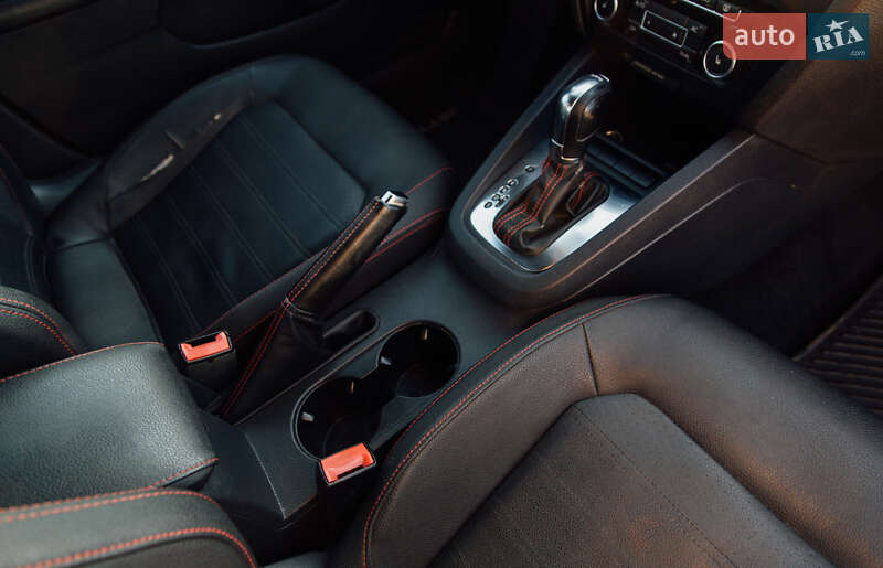 Седан Volkswagen Jetta 2011 в Дніпрі