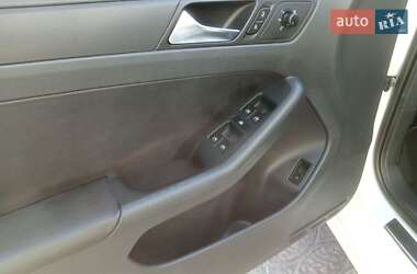 Седан Volkswagen Jetta 2011 в 