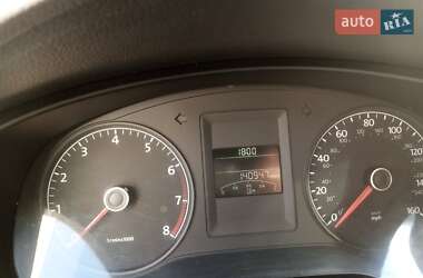 Седан Volkswagen Jetta 2011 в 
