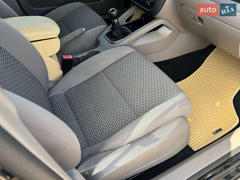 Седан Volkswagen Jetta 2009 в Харкові