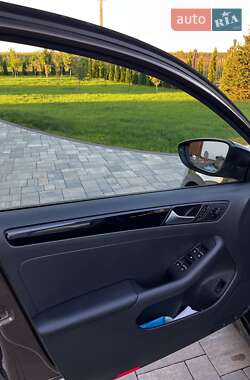 Седан Volkswagen Jetta 2013 в 