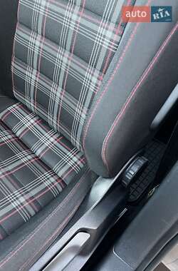 Седан Volkswagen Jetta 2013 в 