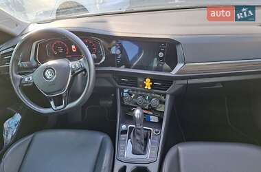 Седан Volkswagen Jetta 2018 в 