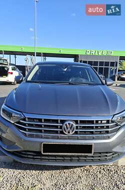 Седан Volkswagen Jetta 2018 в 