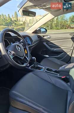 Седан Volkswagen Jetta 2018 в 