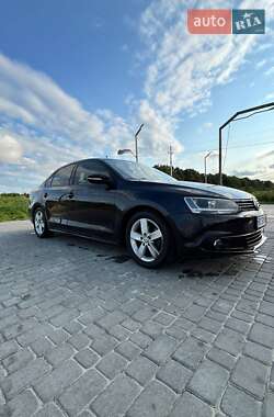 Седан Volkswagen Jetta 2011 в Львові