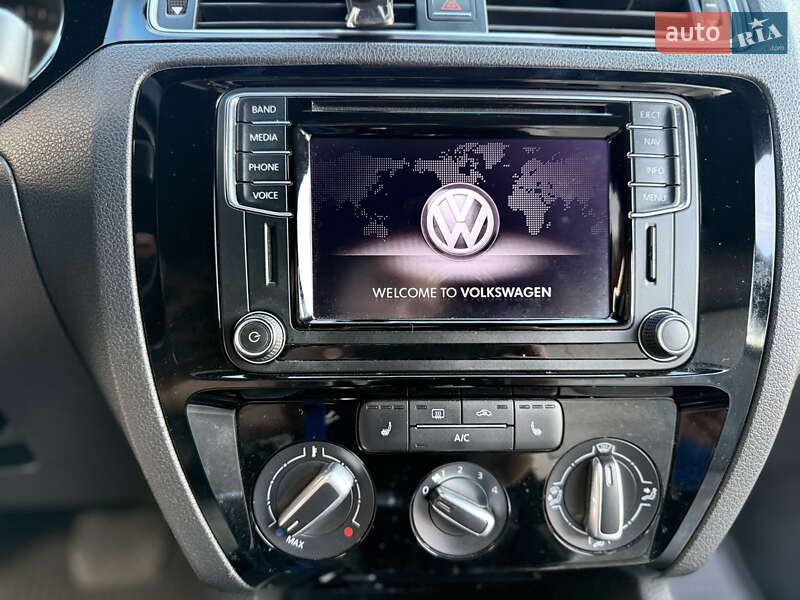 Седан Volkswagen Jetta 2016 в Івано-Франківську