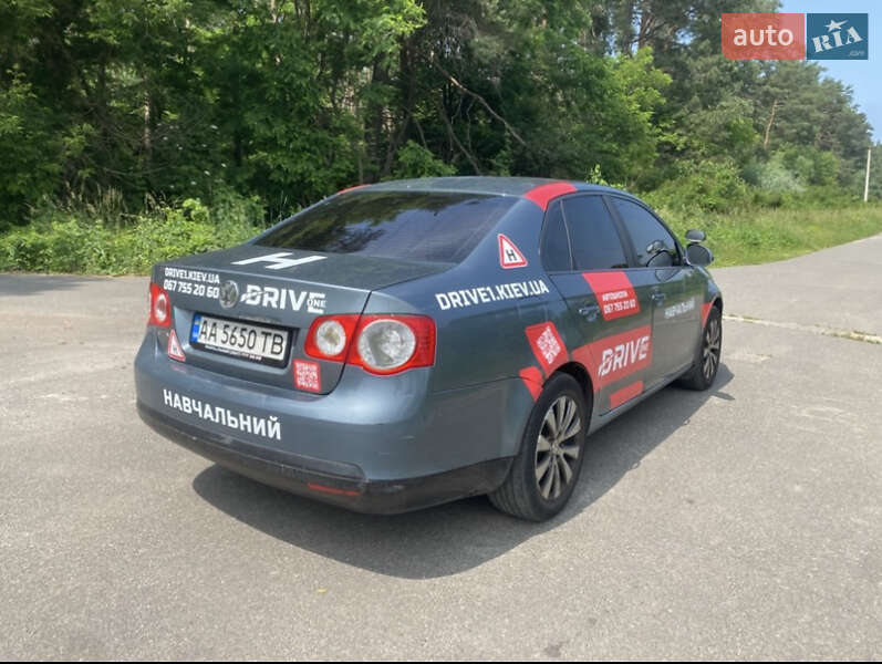 Седан Volkswagen Jetta 2006 в Києві