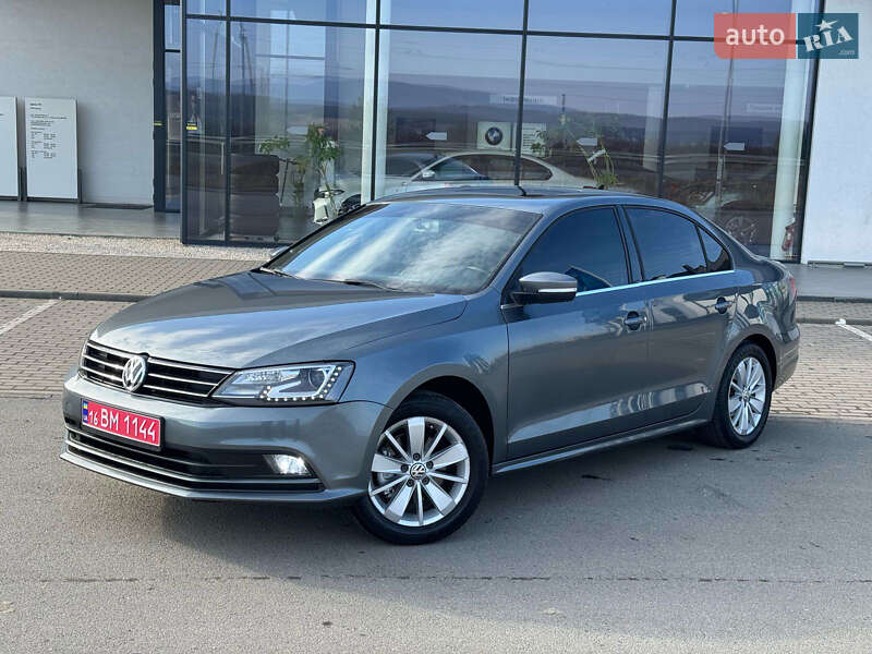 Седан Volkswagen Jetta 2016 в 