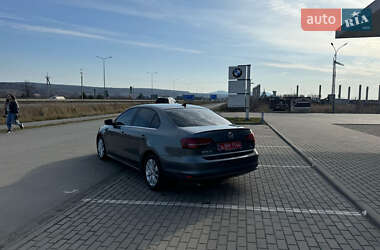 Седан Volkswagen Jetta 2016 в 