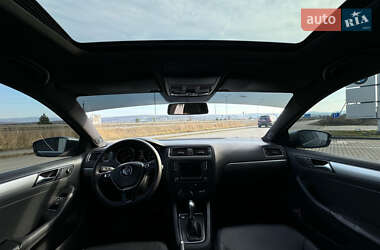 Седан Volkswagen Jetta 2016 в 