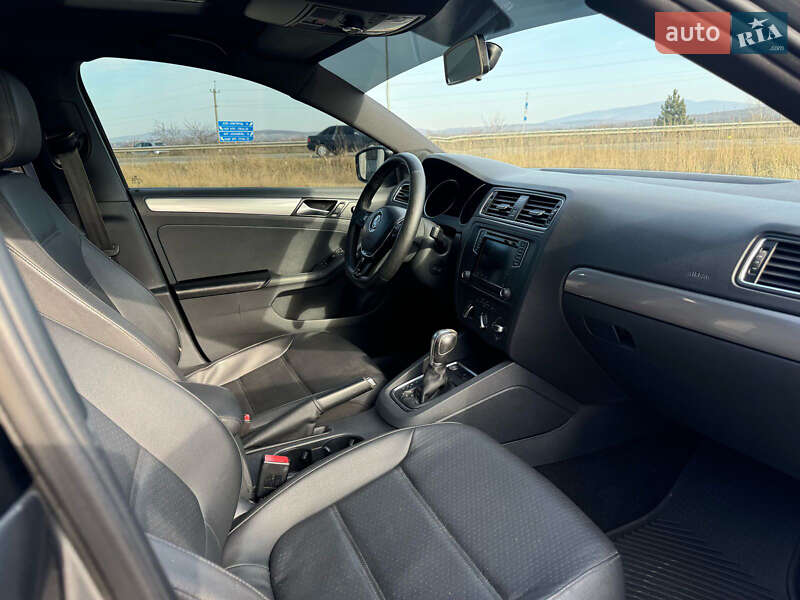 Седан Volkswagen Jetta 2016 в Ужгороді фото 25 Седан Volkswagen Jetta 2016 в Ужгороді