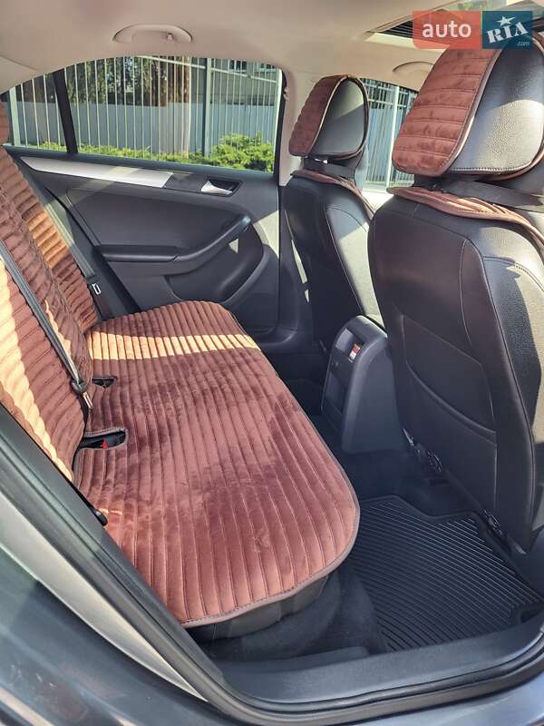 Седан Volkswagen Jetta 2017 в Сумах