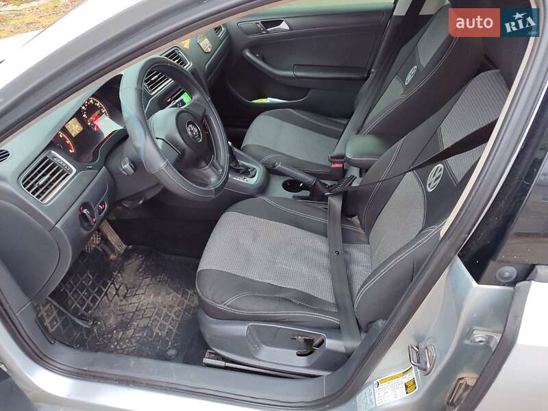 Седан Volkswagen Jetta 2014 в Жашківу