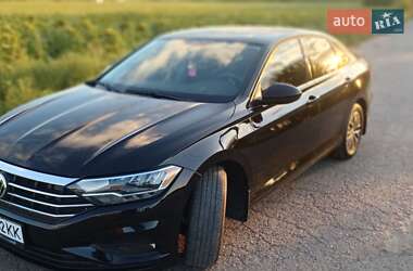 Седан Volkswagen Jetta 2019 в 