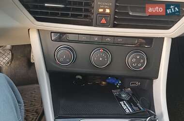 Седан Volkswagen Jetta 2019 в 