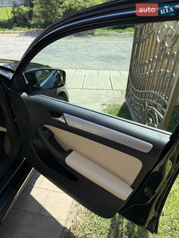 Седан Volkswagen Jetta 2014 в Хусті