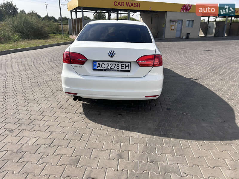 Седан Volkswagen Jetta 2014 в Луцьку