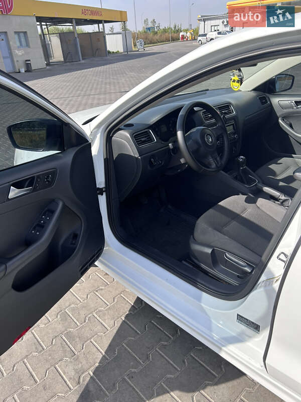 Седан Volkswagen Jetta 2014 в Луцьку